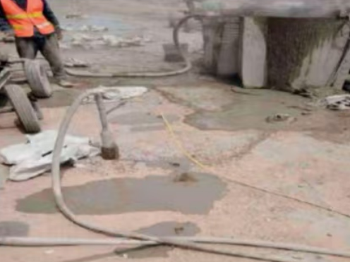 荣成水泥混凝土路面板底注浆技术 路面脱空注浆整治方案