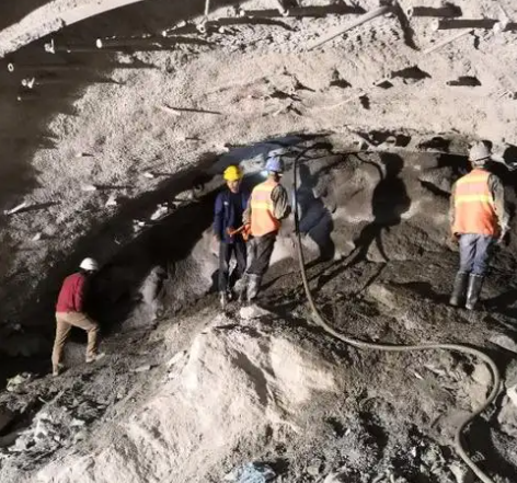 荣成拱顶带模注浆料的施工流程及注意事项